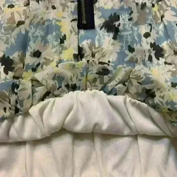 Floral Mini Skirt - Picture 4 of 4